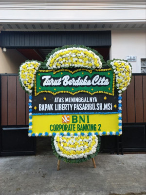 Papan Bunga Duka di Teon Nila Serua