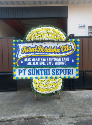 Papan Bunga Duka di Teon Nila Serua