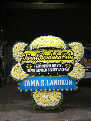 Papan Bunga Duka di Teon Nila Serua